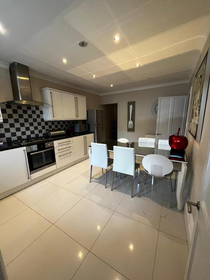 West End -Stunning, 2 Bedroom, Main Door Flat With Private Parking Glasgow Dış mekan fotoğraf